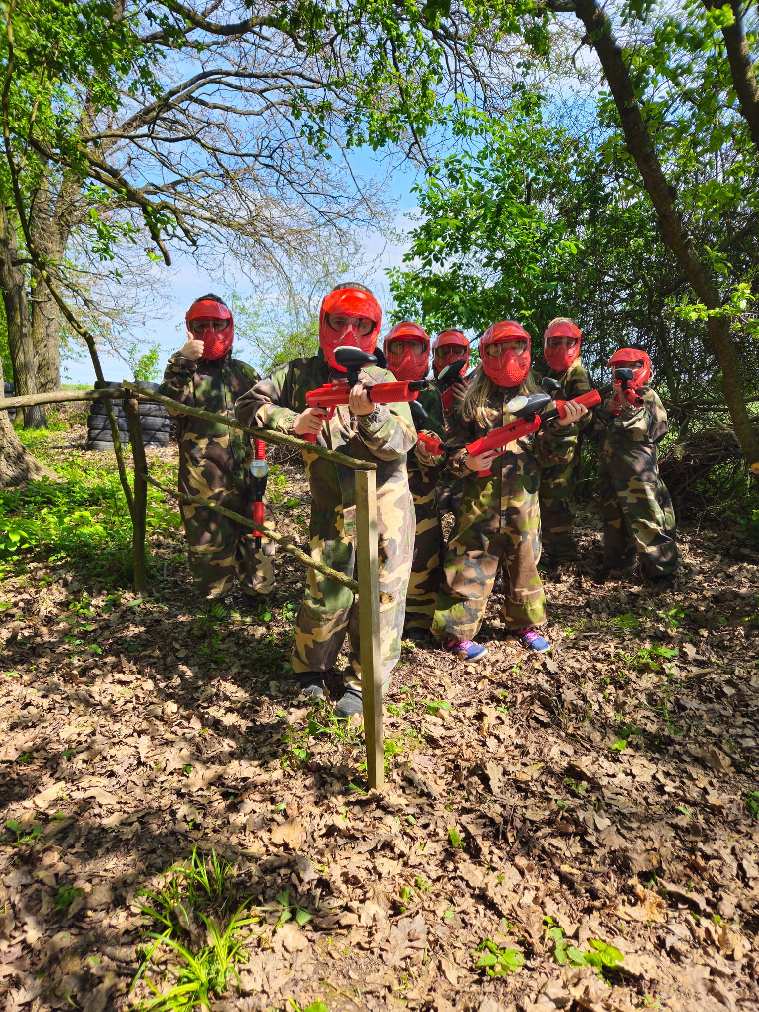 Zdjęcie z pola paintballowego