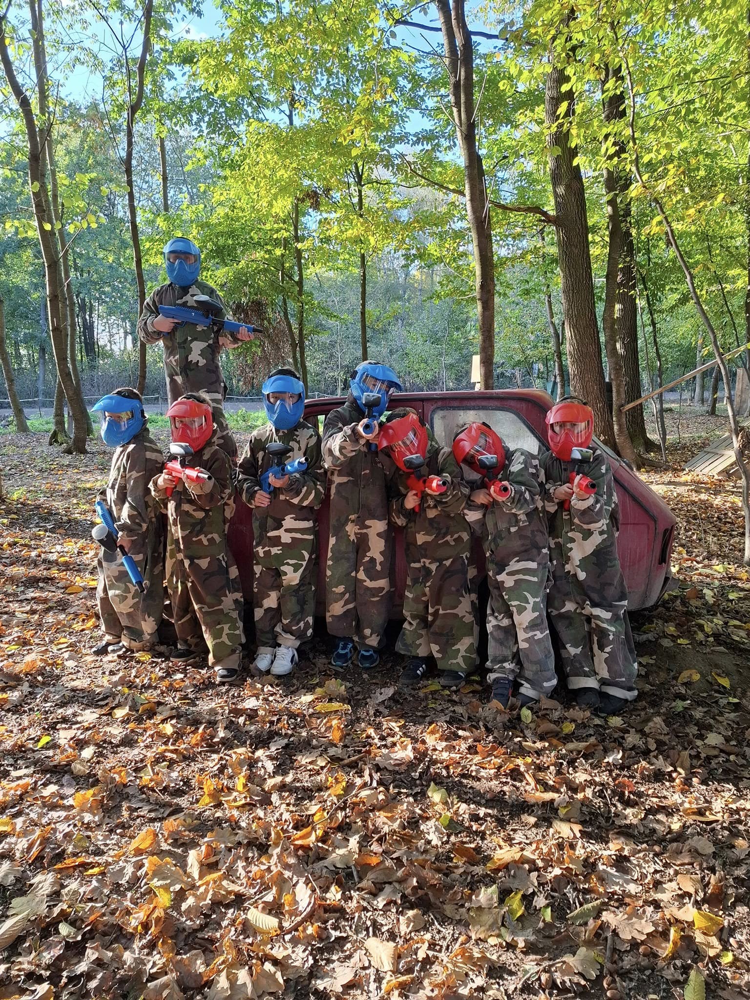 Grupa graczy na polu